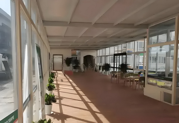 深圳入户的网站_偶遇何猷君穿两年前的增高鞋，奚梦瑶外八严重 穿两年前下床底养老院的